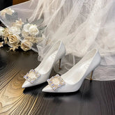 Satin Pure White Crystal Diamonds Große Heels Kleid Hochzeitskleid Sanfte Braut Hochzeitsschuhe